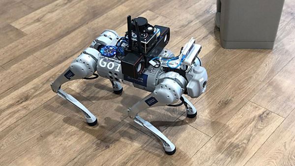 Ученые представили прототип робособаки-поводыря с ИИ