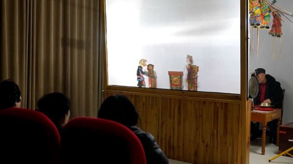 В провинции Хэнань сохраняют древнее искусство кукольного театра теней