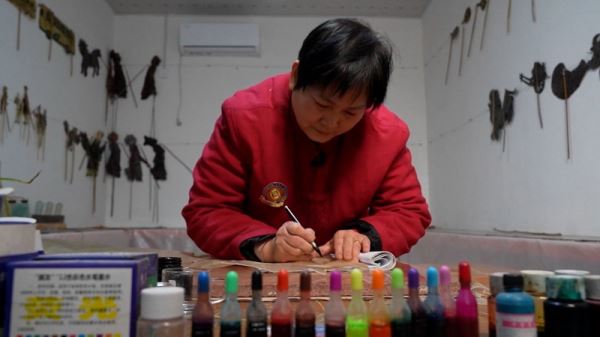 В провинции Хэнань сохраняют древнее искусство кукольного театра теней