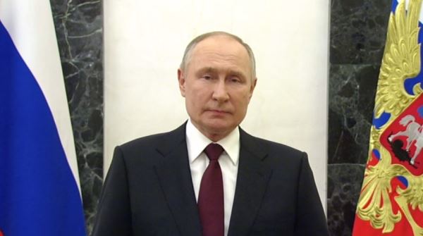 Владимир Путин поздравил россиян с Днём защитника Отечества