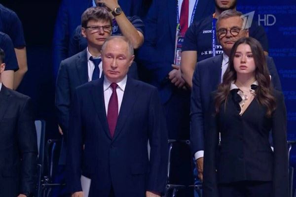 Аршавин заявил, что ему обидно за дисквалифицированную за допинг Валиеву
