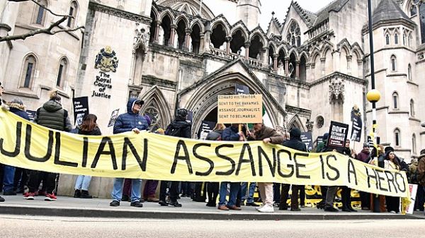 «Мир начинается с правды»: суд в Лондоне рассматривает апелляцию Ассанжа
