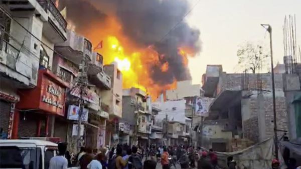 Не менее 11 человек погибли из-за пожара на фабрике красок в Индии