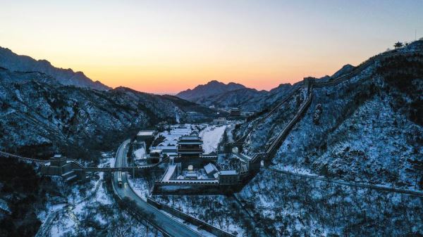 В Пекине запустили вертолётные туры для осмотра Великой Китайской стены