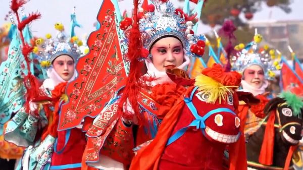 Жители Китая проводят новогодние каникулы согласно древним традициям
