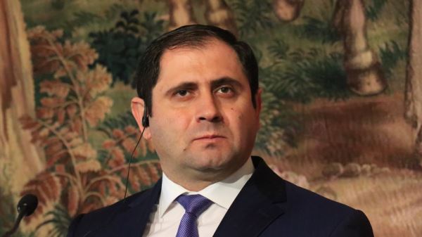 Глава МО Армении: у сотрудничества Парижа и Еревана далеко идущие планы