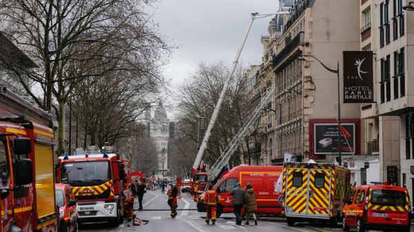 В многоэтажном здании в Париже произошёл пожар
