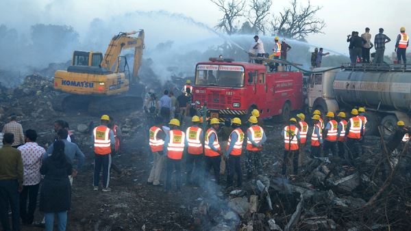СМИ сообщили о 174 пострадавших в результате пожара на заводе петард в Индии