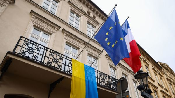 Monde: Франция обсуждает разрешение на пересечение границы с Украиной спецназом