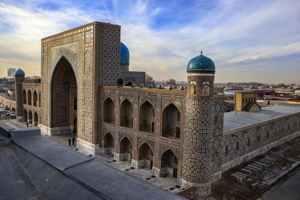 Посол Узбекистана передал в дар музеям Москвы книги о культурном наследии страны