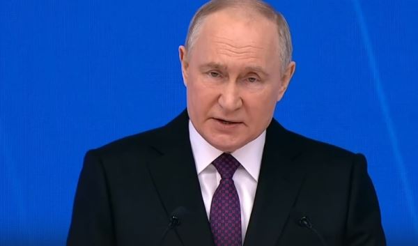 Владимир Путин выступил с Посланием Федеральному Собранию